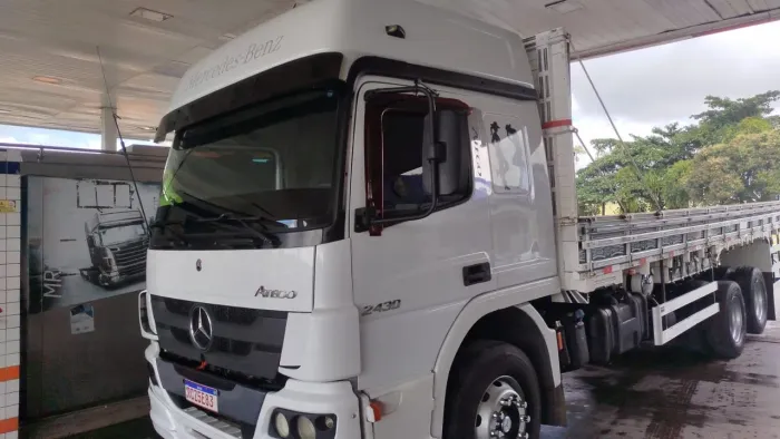 ? VENDE-SE - MERCEDES-BENZ ATEGO 2430 Caminhão muito bonito e bem apresentado