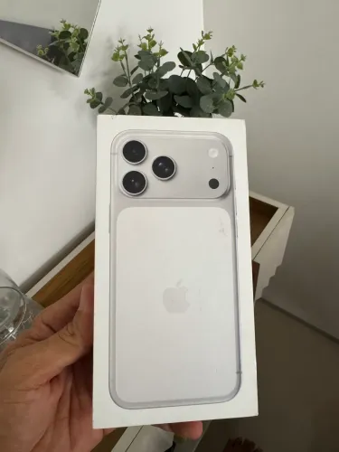 17 pro max 256GB lacrado 