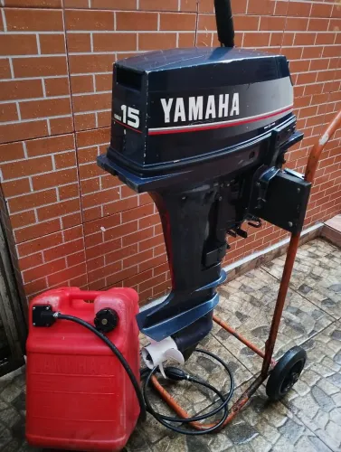 Motor de popa Yamaha 15 HP segundo dono