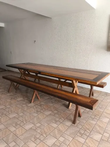 Mesa de 3 metros de madeira com bancos
