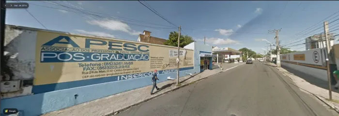 Alugo Casa para Comercio no Centro, 19 metros de frente por 23 de fundos, diversas salas.
