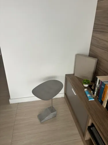 Mesa de centro ou mesa lateral assimétrica