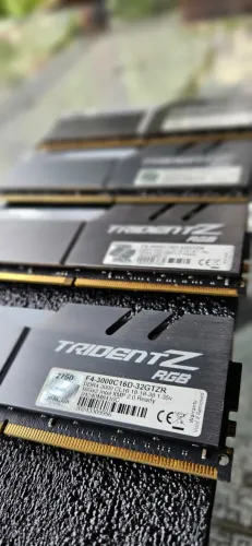 4 Pentes de Memórias G.SKILL Trident Z - 64GB - 16x4 - DDR4 - 2133MHz