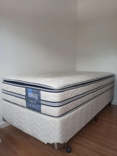 Cama box solteiro Americanflex Topázio Gel - R$ 900<br>Colchão de molas com Pillow Top.
