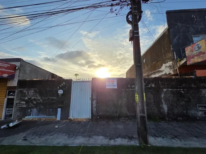 Terreno - Alugi terreno em Mangabeira, próximo ao Cras e a praça do coqueiral.