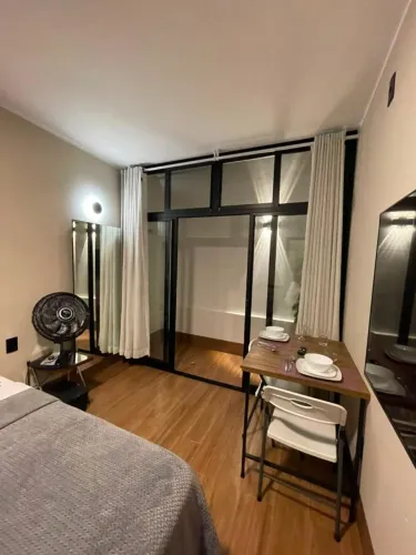 Apartamento Quarto com varanda individual Personalizado aconchegante, novo tudo mobiliado