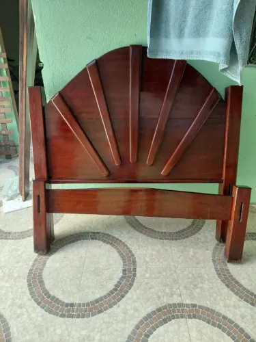 Cama de madeira casal