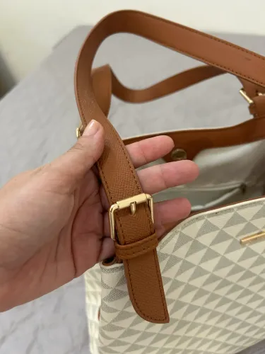 Bolsa lojas Renner