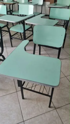 Cadeira com braço - escolar