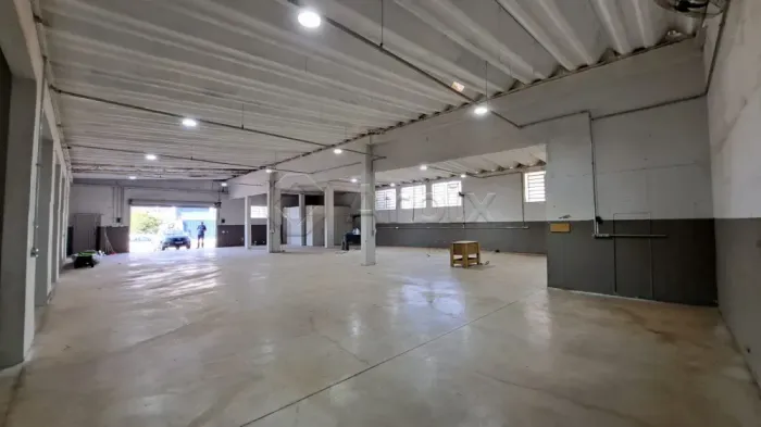 Salão comercial para alugar no bairro Jardim São Francisco em Santa Bárbara d`Oeste/SP