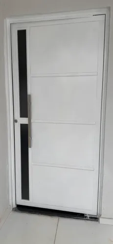 Porta em chapa metálica galvanizada Branco 90x210 cm com Puxador Inox (Nova / Sem Uso)