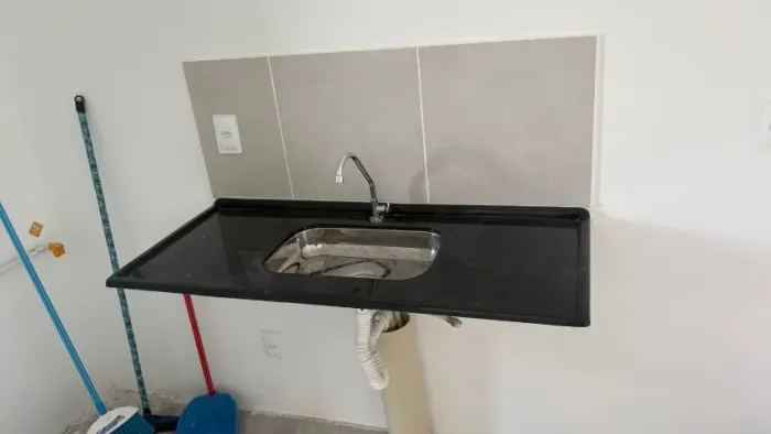 Pia de Cozinha em Granito Preto 1,20m + Cuba Inox + Torneira