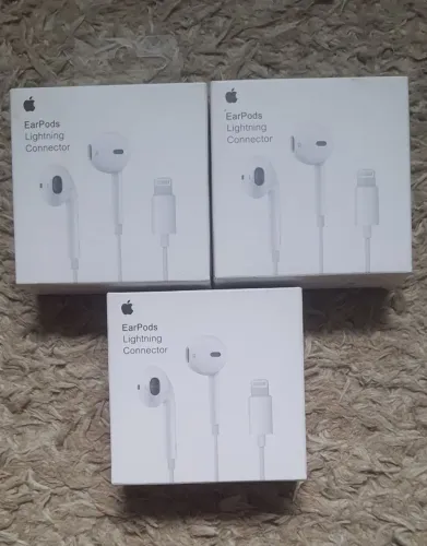 ? Fones de Ouvido EarPods com Conector Lightning - NOVO