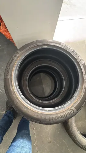 PNEU 235/45/19