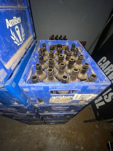 Engradados com garrafas 300ml