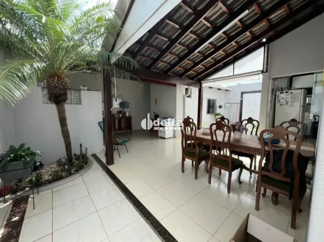 Casa residencial com 3 quartos sendo 1 suíte disponível para locação no bairro Pacaembu em