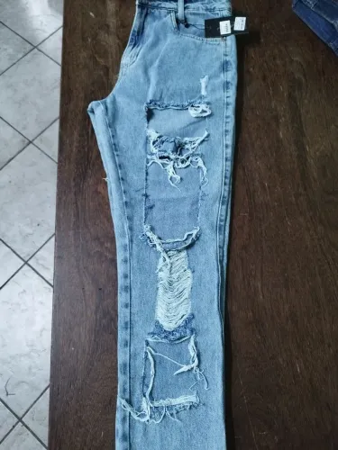 Calça Jeans destroid feminina