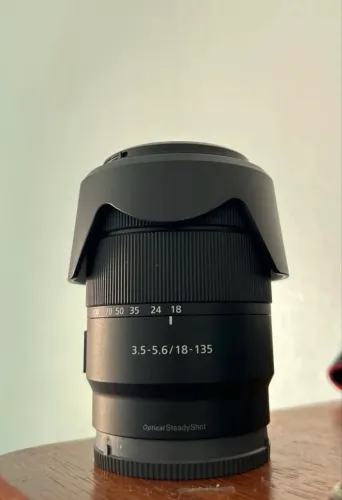 Lente Sony 18-135mm ZERO