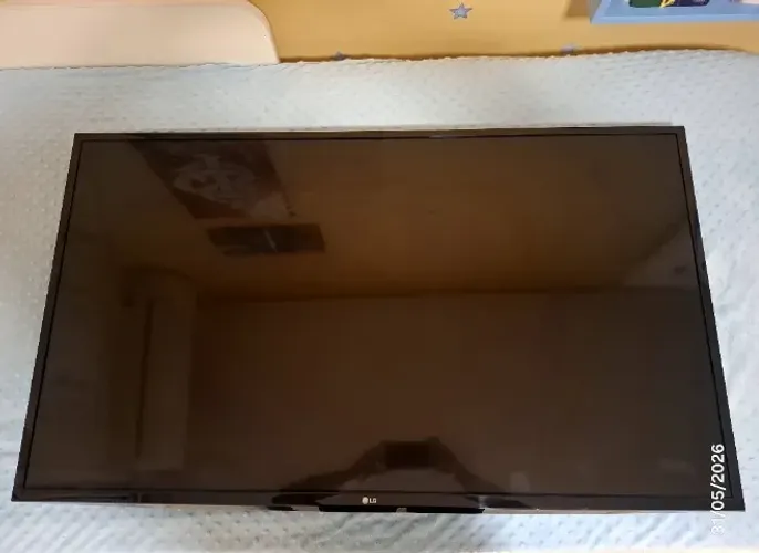 TV LG 49" com ROKU