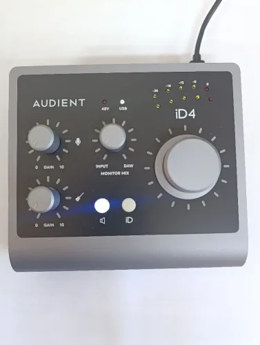 Interface de Áudio Audient iD4 MKII