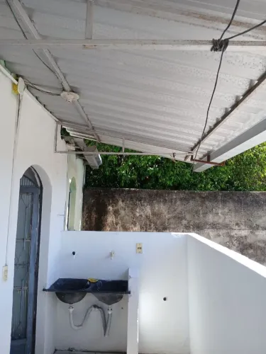 Alugo Kitnet grande na Trindade