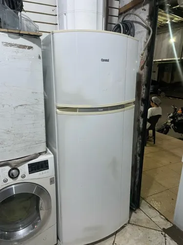 Vendo geladeira fros fri espaçosa 