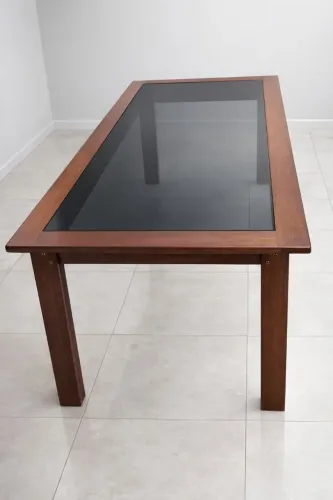 Mesa de Jantar em Madeira maciça com tampo em Vidro Fumê