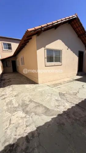 Corret. Imóveis Vende: CASA c/ 3 qts e quintal. EXCLUSIVIDADE!