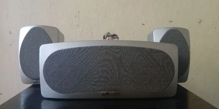 Trio de Caixas Polk Audio RM 6000 TE.