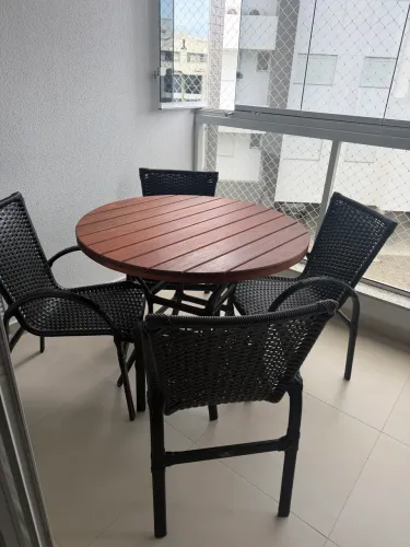 Mesa de sacada super nova nem um ano de uso