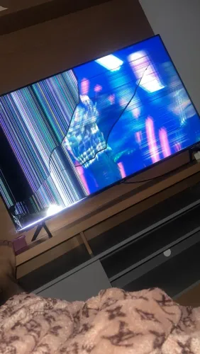 Tv Samsung tu 8000 quebrada