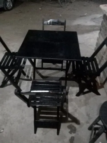 Mesa 70×70 com 4 cadeiras 380 reais