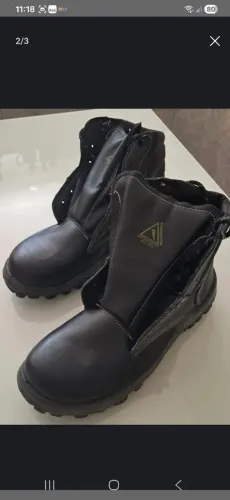 Bota de segurança Safetline.