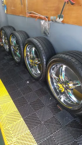 Rodas cromadas multifuros aro 18 usadas com pneus novos
