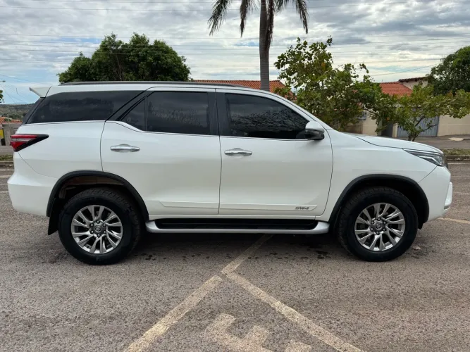 Toyota Hilux SW4 SRX 4X4 2.8 TDI 16V Dies. Aut. 2021