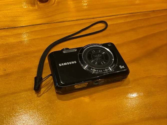 Câmera digital Samsung ES68, HD, zoom 5X + carregador
