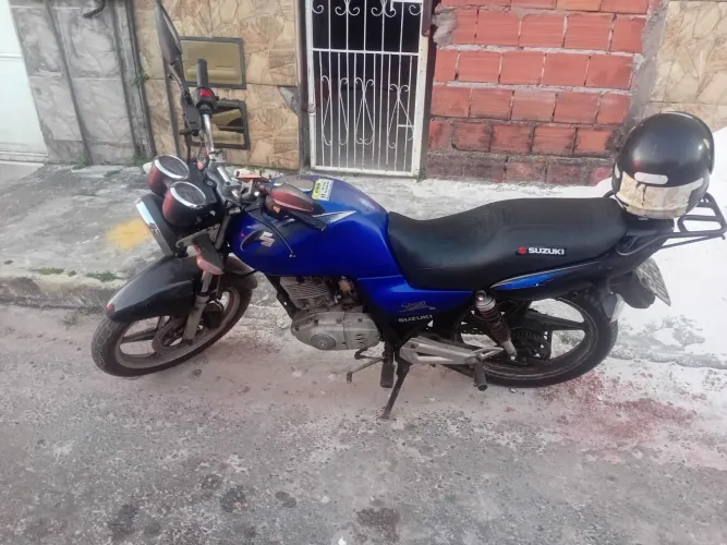 Vendo uma moto suzuki 125. $7,200