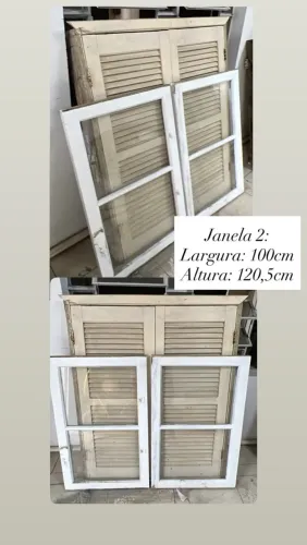 Vendo janela antiga de madeira 100x120,5cm