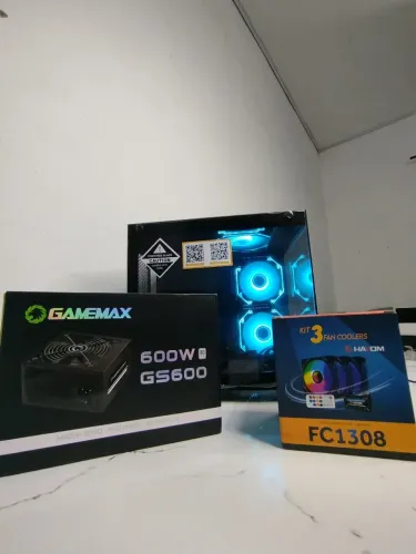 Gabinete com fonte e coolers gamer 