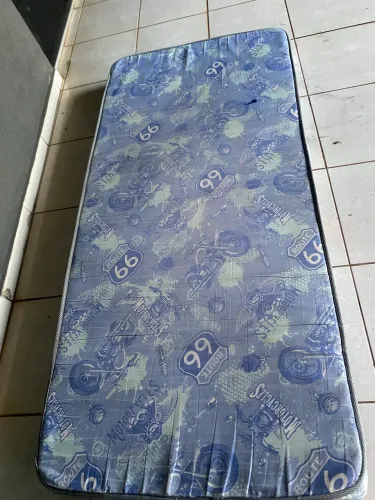 vendo colchão solteiro 1 ano de uso