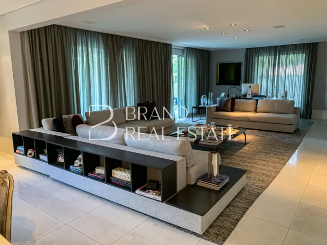 Apartamento com 292 m², 3 quartos sendo 3 suítes à venda no bairro Higienópolis.