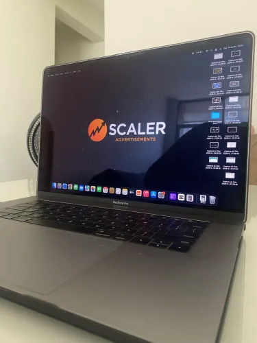 MacBook Pro 15.4 Touch Bar