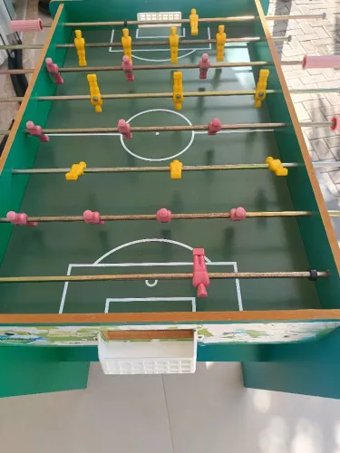 Brinquedo infantil - Mesa Pebolim Totó Xalingo