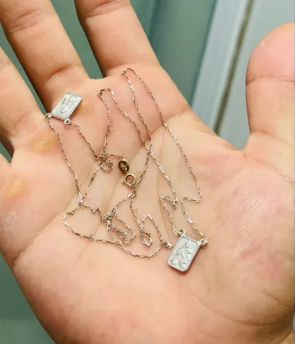 Cordão escapulário ouro branco 750, 18k. Peso 3g 