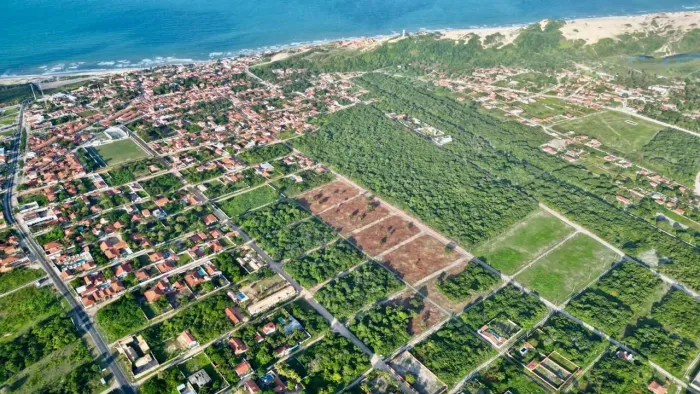 Lotes e terrenos em Beberibe, 900 metros da praia.