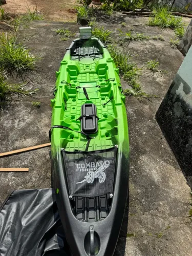 Caiaque Combat Fishing ( Novo )com suporte de motor