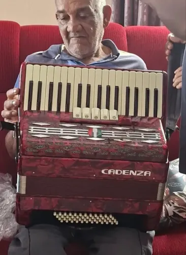 Sanfona acordeon 48 Baixos 34 Teclas Cadenza + Bag Luxo