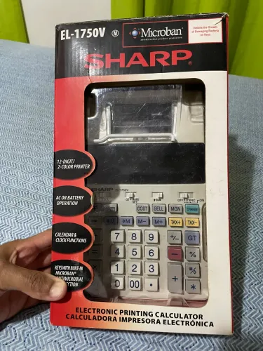 Calculadora Sharp (visor escuro)