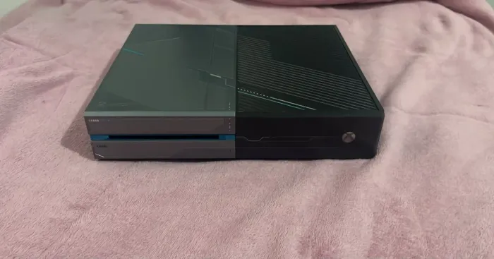 Vende-se Xbox one edição hello
