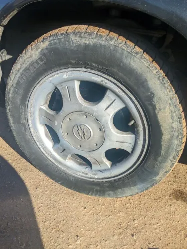Vendo rodas com pneus ARO 14 GM